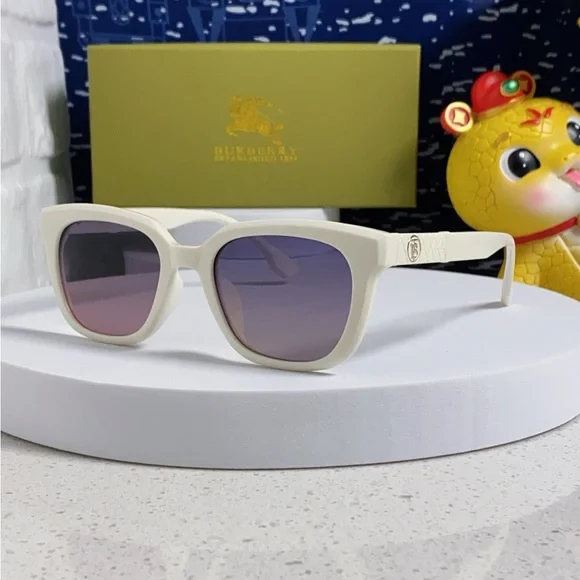 Burberry White Frame Sunglasses Purple Lens UV Chic - Picture 6 of 9